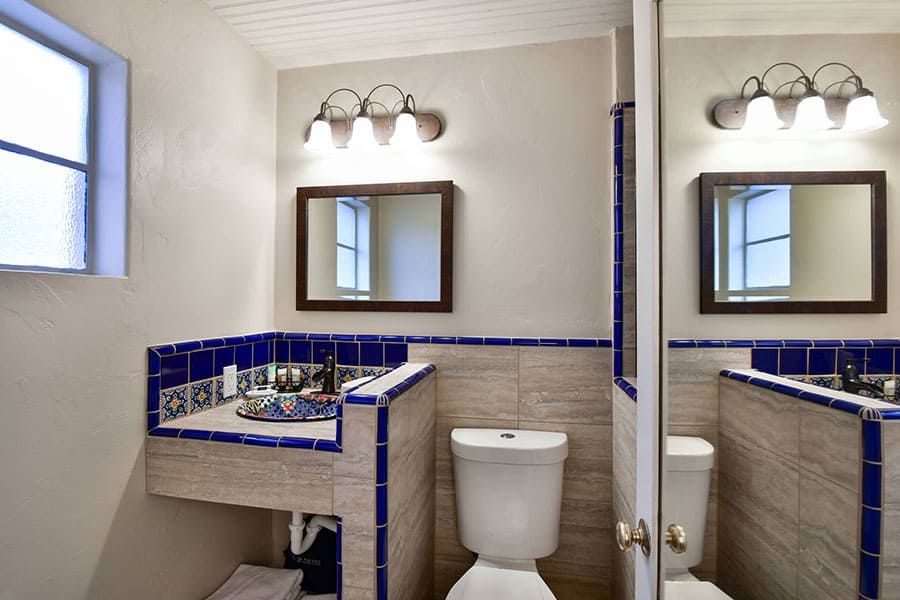 casita-king-bathroom